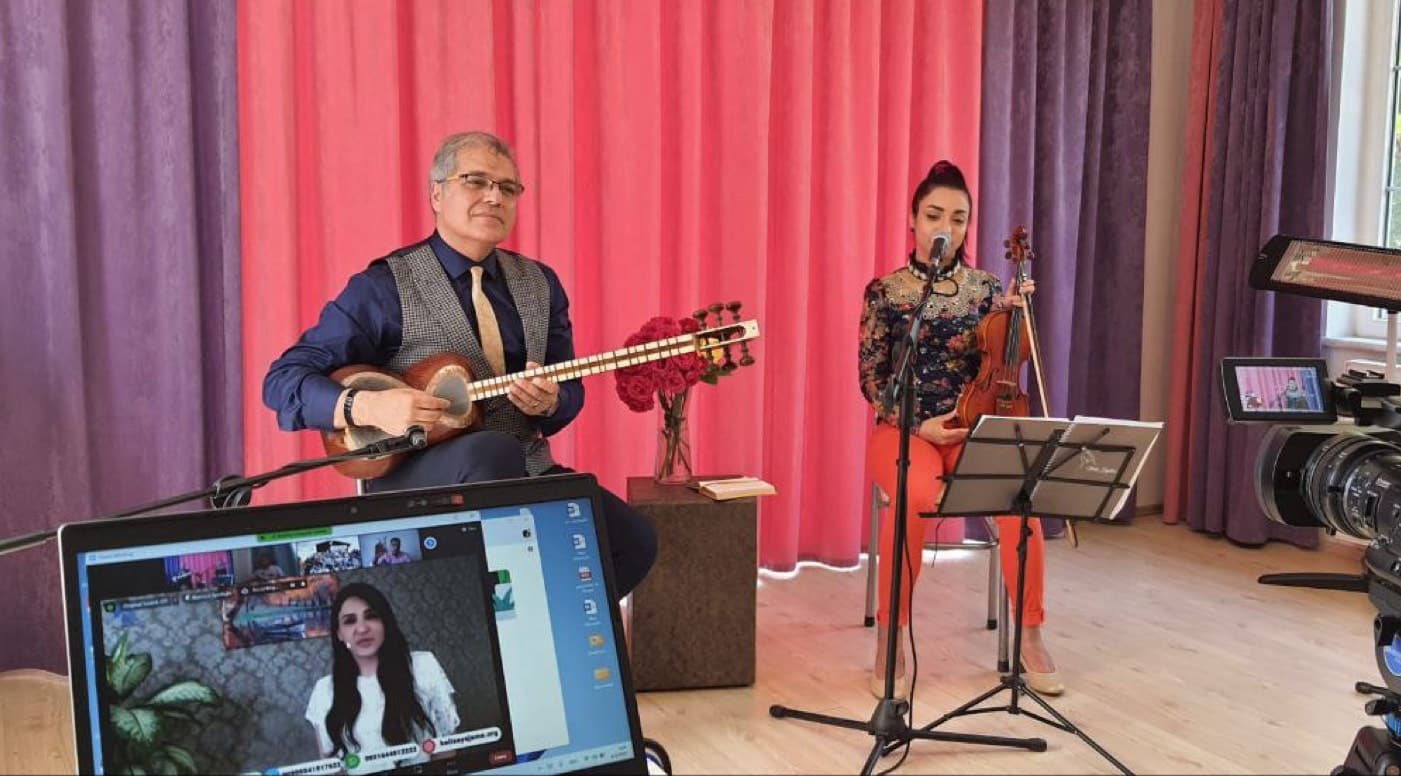 Los iraníes recurren a la televisión por satélite en busca de respuestas sobre Dios: Mission Network News