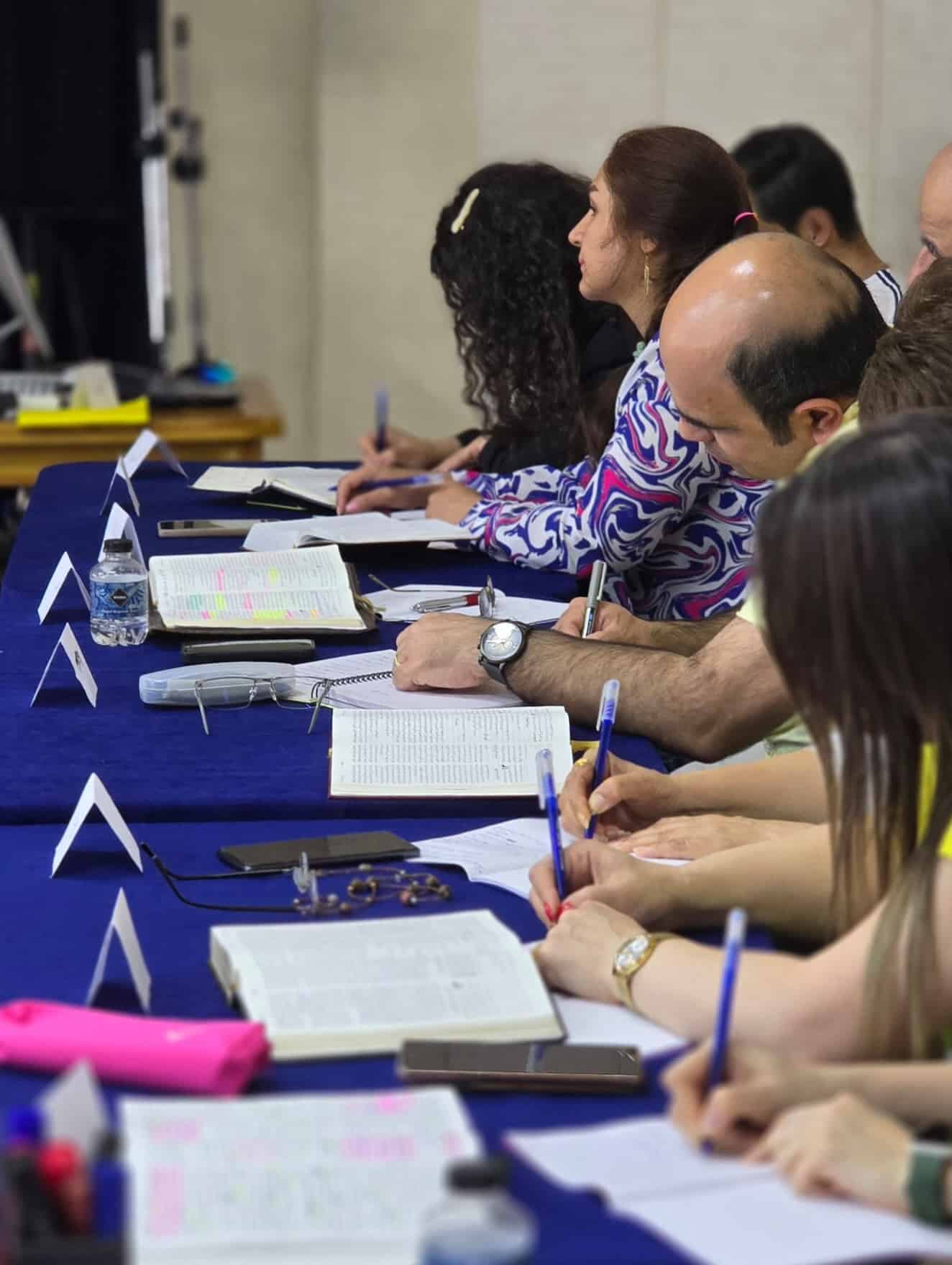 Apologetiikkakoulutus auttaa iranilaisia kristittyjä vastaamaan vaikeisiin kysymyksiin: Lähetysverkoston uutiset